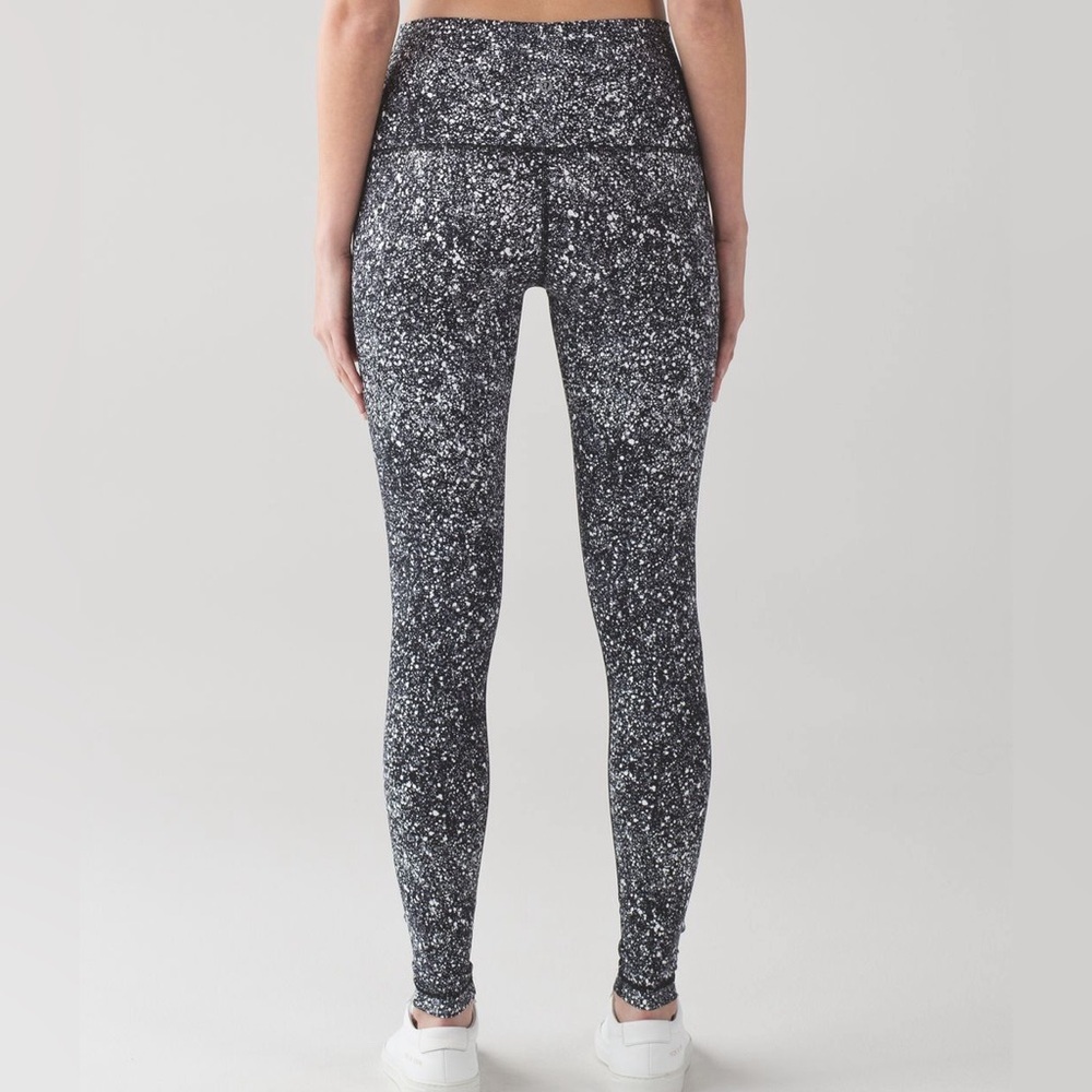 Lululemon Wunder Under Pant (Hi-Rise)
Splatter White Black Size 4 EUC - Picture 5 of 9